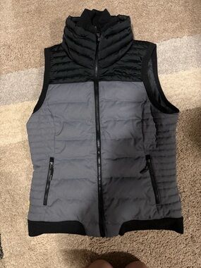 Lole Two-Tone Quilted Vest in Gray and Black